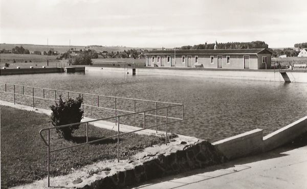 Historische Aufnahme des Freibads in Colmnitz